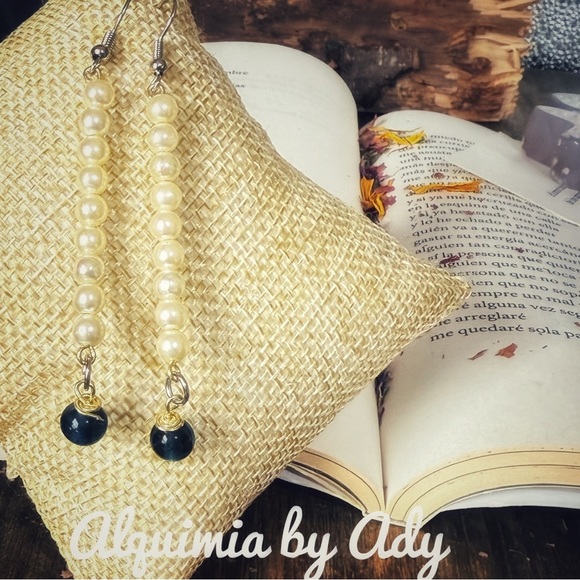 Alquimia Pearl and Black Earrings - Picture 1 of 5